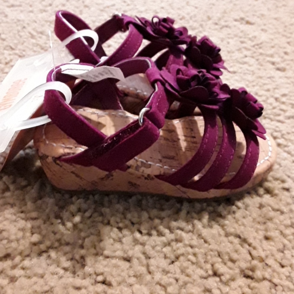 Adorable wedge sandals from Gymboree - Picture 3 of 6